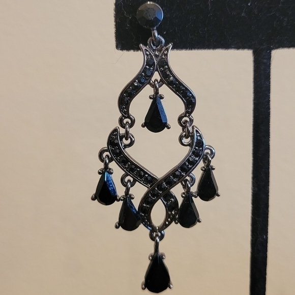 Jet Earrings - Picture 3 of 3